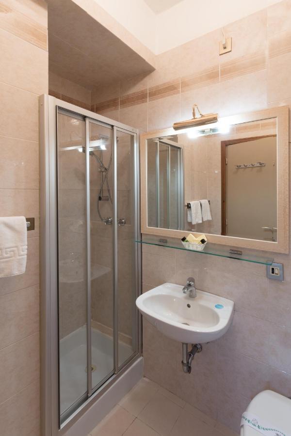 Palace 4* Numana