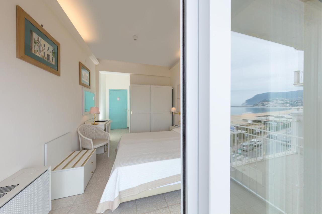 Palace 4* Numana