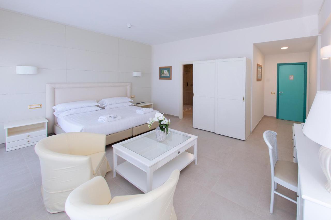 Palace 4* Numana
